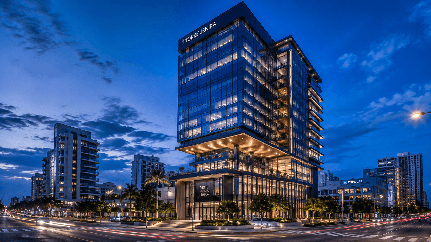 Torre de oficinas de Grupo Faro en Piantini al atardecer.